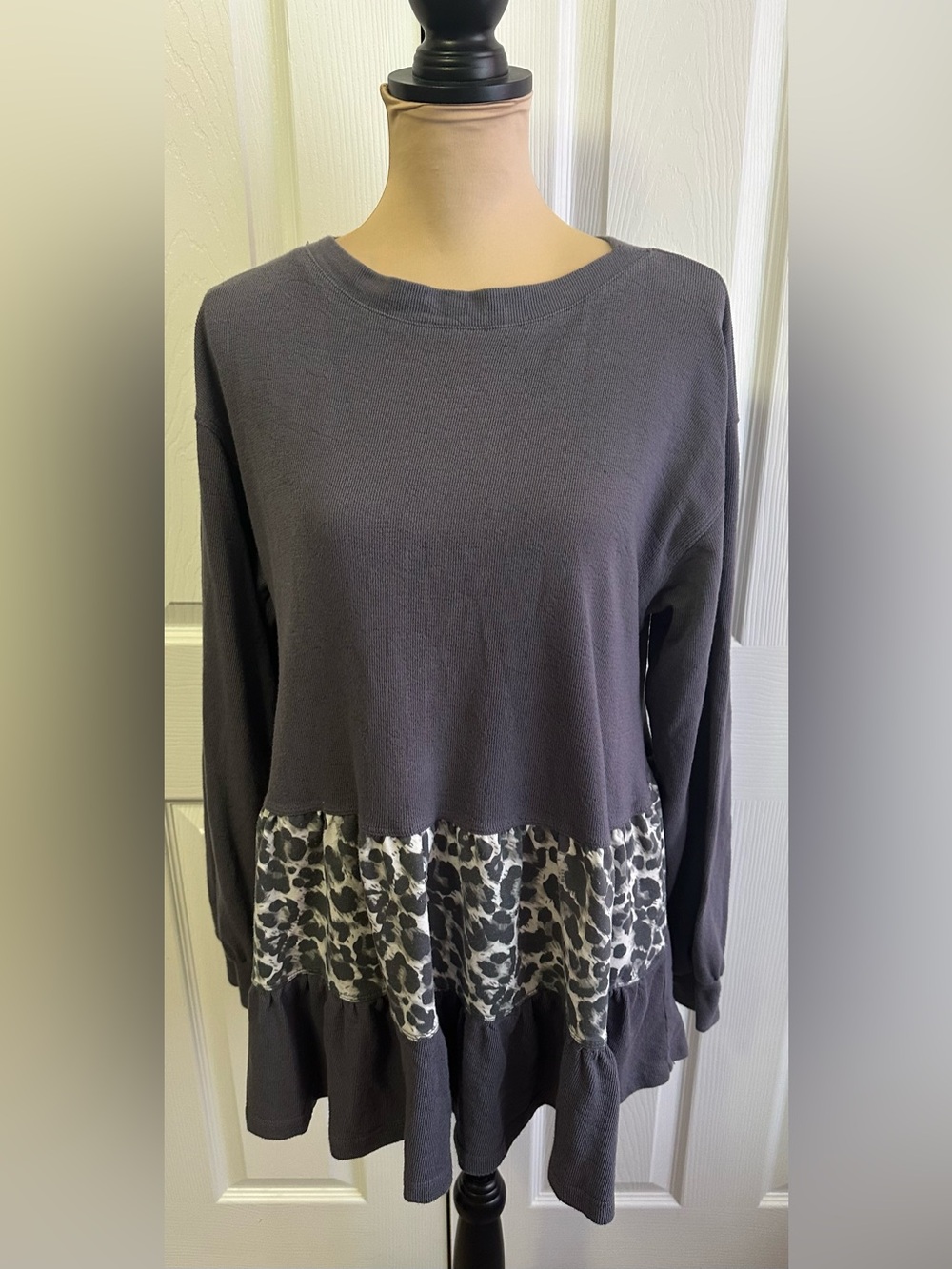 easel Charcoal Long Sleeve Top with Leopard Ruffle